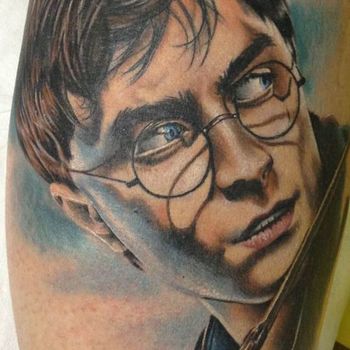 Татуировка с Гарри Поттером на руке в стиле реализм