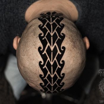 Татуировка мужская полинезия на голове орнамент