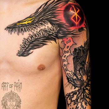 Татуировка мужская фентези на плече пасть дракона с огненными глазами
