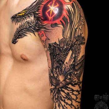Татуировка мужская фентези на плече и груди дракон