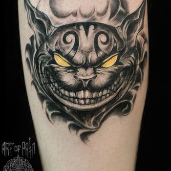 Татуировка женская графика на предплечье чеширский кот