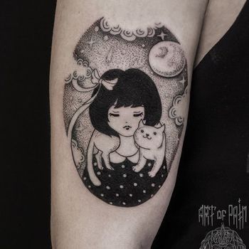 Татуировка женская графика на руке кот