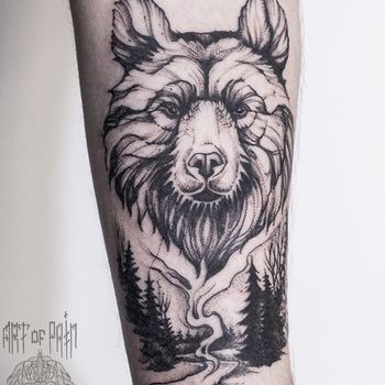 Татуировка мужская графика на предплечье медведь