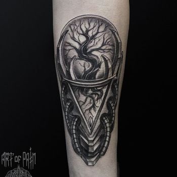 Татуировка мужская графика на предплечье дерево под колпаком