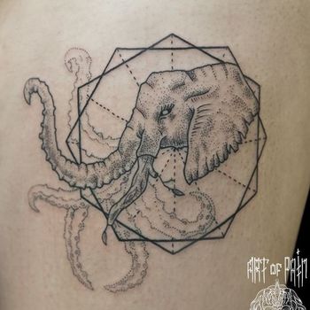 Татуировка женская графика на бедре слон