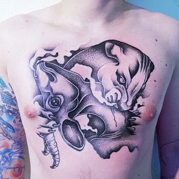 Татуировка мужская графика на груди пантера и антилопа