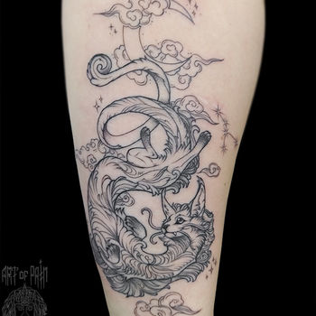 Татуировка женская графика на предплечье дракон-кот