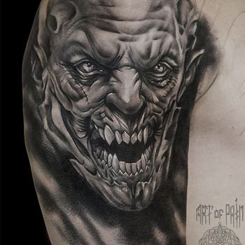 Татуировка мужская хоррор на плече чудовище