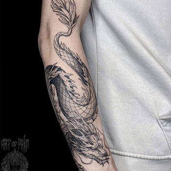 Татуировка мужская графика на руке дракон