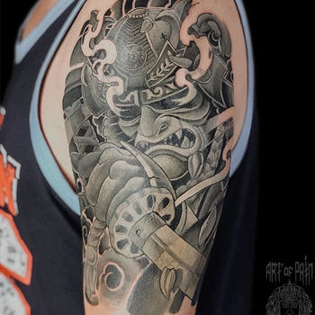 Татуировка мужская япония на плече самурай с оружием