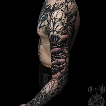 Татуировка мужская графика тату-рукав насекомые 