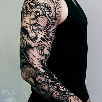 Татуировка мужская black&grey тату-рукав лев с рогами