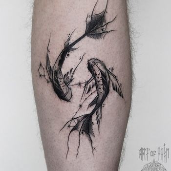 Татуировка мужская графика на голени рыбы