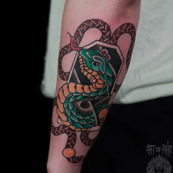 Татуировка мужская япония на предплечье змея