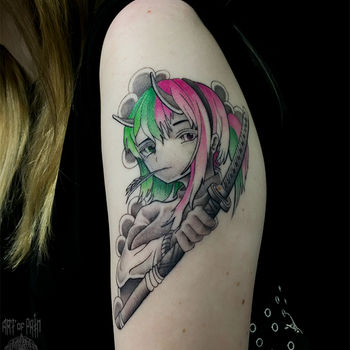 Татуировка женская графика на плече аниме