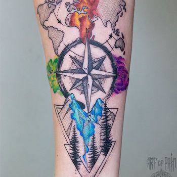 Татуировка женская графика на предплечье компас, материки и горы