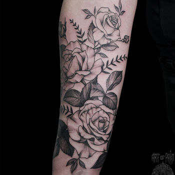 Татуировка женская графика на предплечье цветы (три розы)