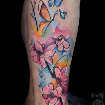 Татуировка женская акварель на голени цветы