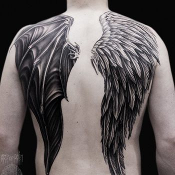 Татуировка мужская black&grey на спине крылья