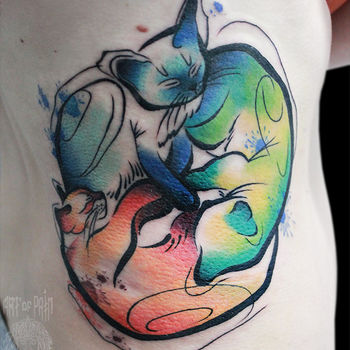 Татуировка женская акварель на боку котики