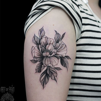 Татуировка женская графика на плече дикий цветок