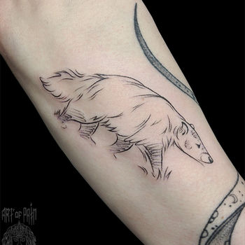Татуировка мужская графика на предплечье животное