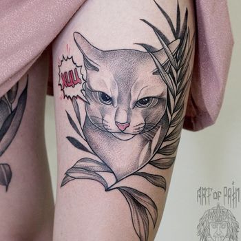 Татуировка женская графика на бедре кошка