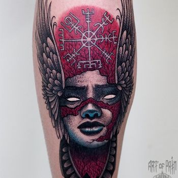 Татуировка мужская графика на голени девушка и рунический компас Вегвизир