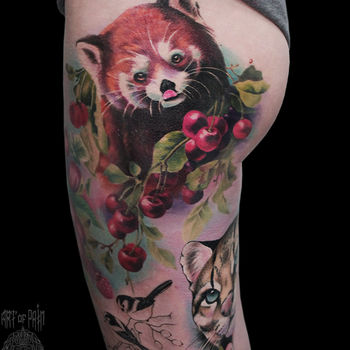 Татуировка женская реализм на бедре панда