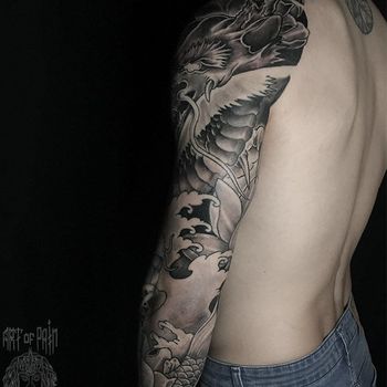 Татуировка мужская в японском стиле дракон и лотосы