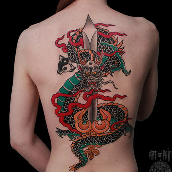 Татуировка женская япония на спине дракон, меч и инь-янь
