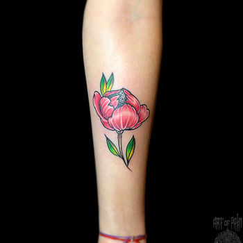Татуировка женская нью скул на предплечье цветок