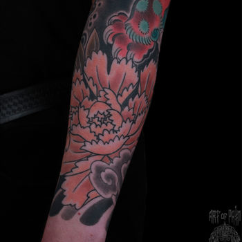 Татуировка мужская япония на предплечье пион