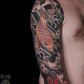 Татуировка мужская япония на плече карп и кот