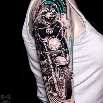 Татуировка женская графика на плече Rocket Raccoon