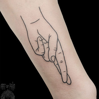 Татуировка женская графика на предплечье рука