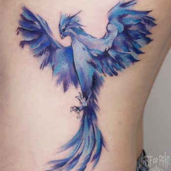 Татуировка женская акварель на боку феникс