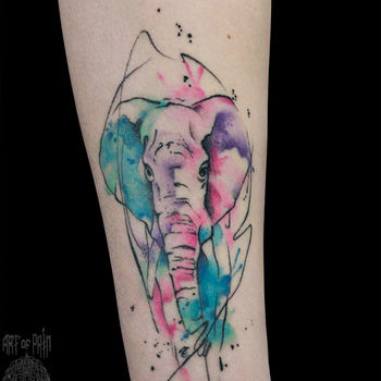 Татуировка женская акварель на предплечье слон
