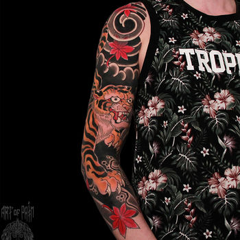 Татуировка мужская япония тату-рукав тигр и кленовые листья (вид спереди)