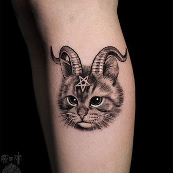 Татуировка женская графика на голени кот с рогами