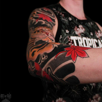 Татуировка мужская япония тату-рукав тигр и кленовые листья