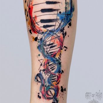 Татуировка женская акварель на предплечье музыка