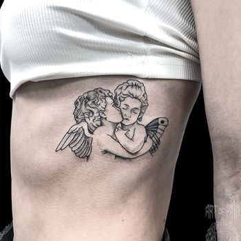 Татуировка женская графика на боку ангелы
