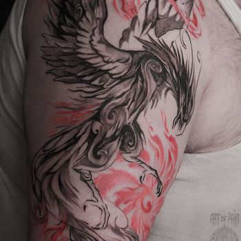Татуировка мужская орнаментал на плече феникс