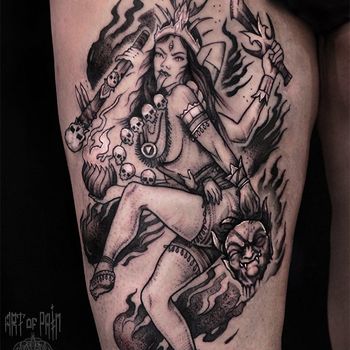 Татуировка мужская графика на бедре Кали