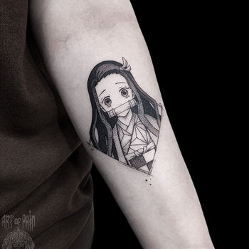 Татуировка женская графика на предплечье девочка аниме