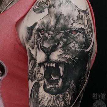 Татуировка мужская реализм на плече лев