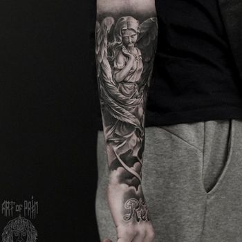 Татуировка мужская реализм на предплечье ангел и надпись
