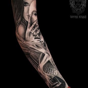 Татуировка мужская реализм тату-рукав девушка, маска, губы, дым