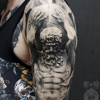 Татуировка мужская реализм на плече атлант